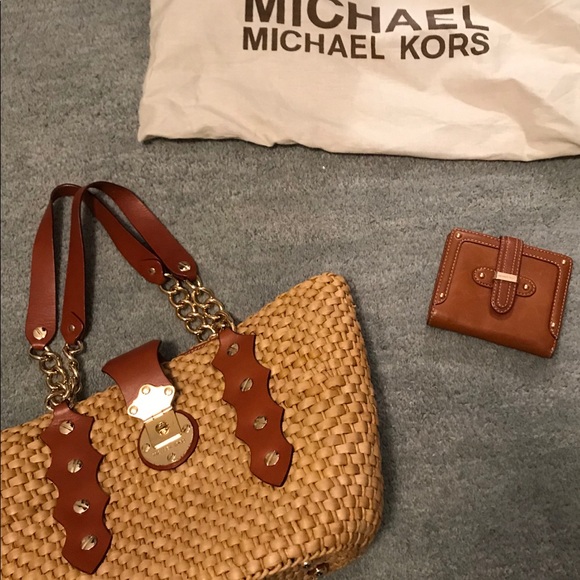 Michael Kors Handbags - Michael kors straw devenue large bag